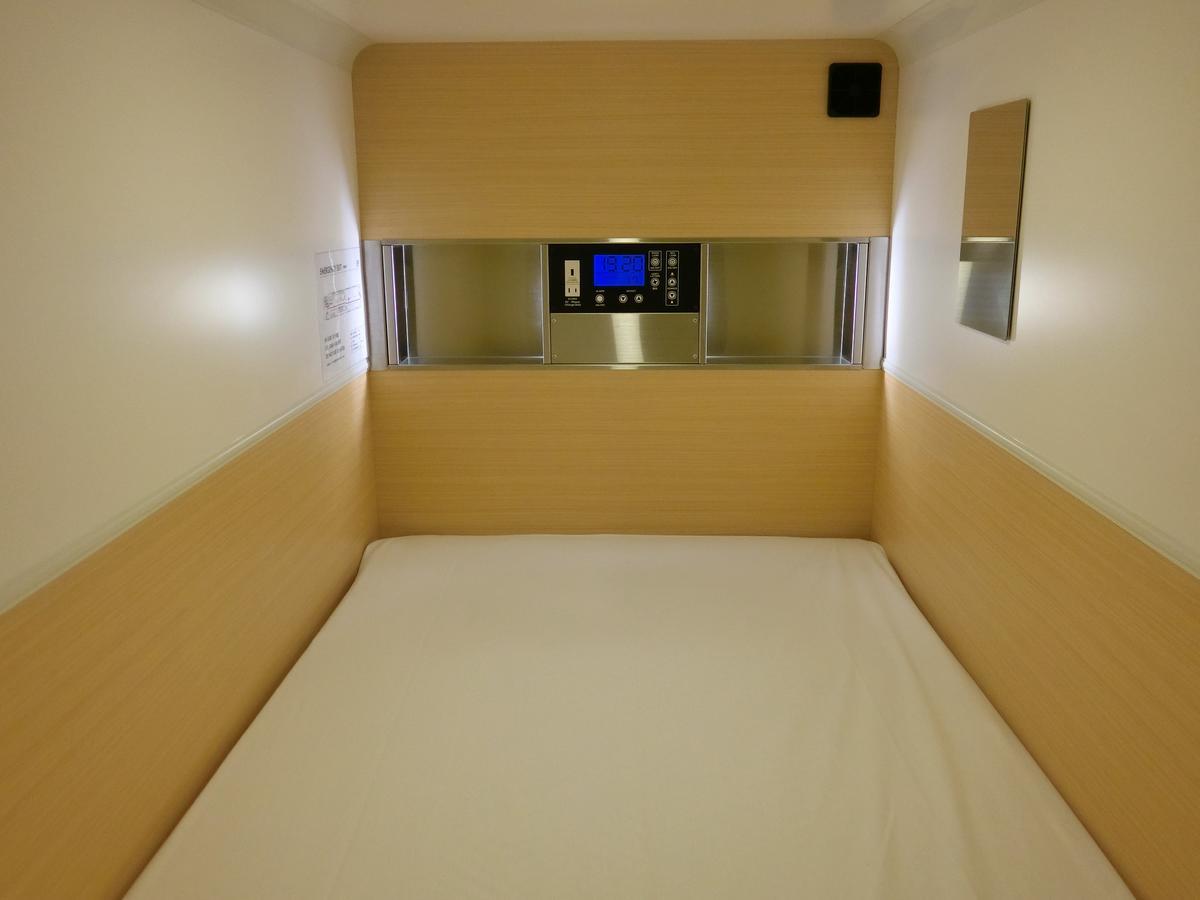 Capsule Hotel Valie Ebisucho Осака Экстерьер фото