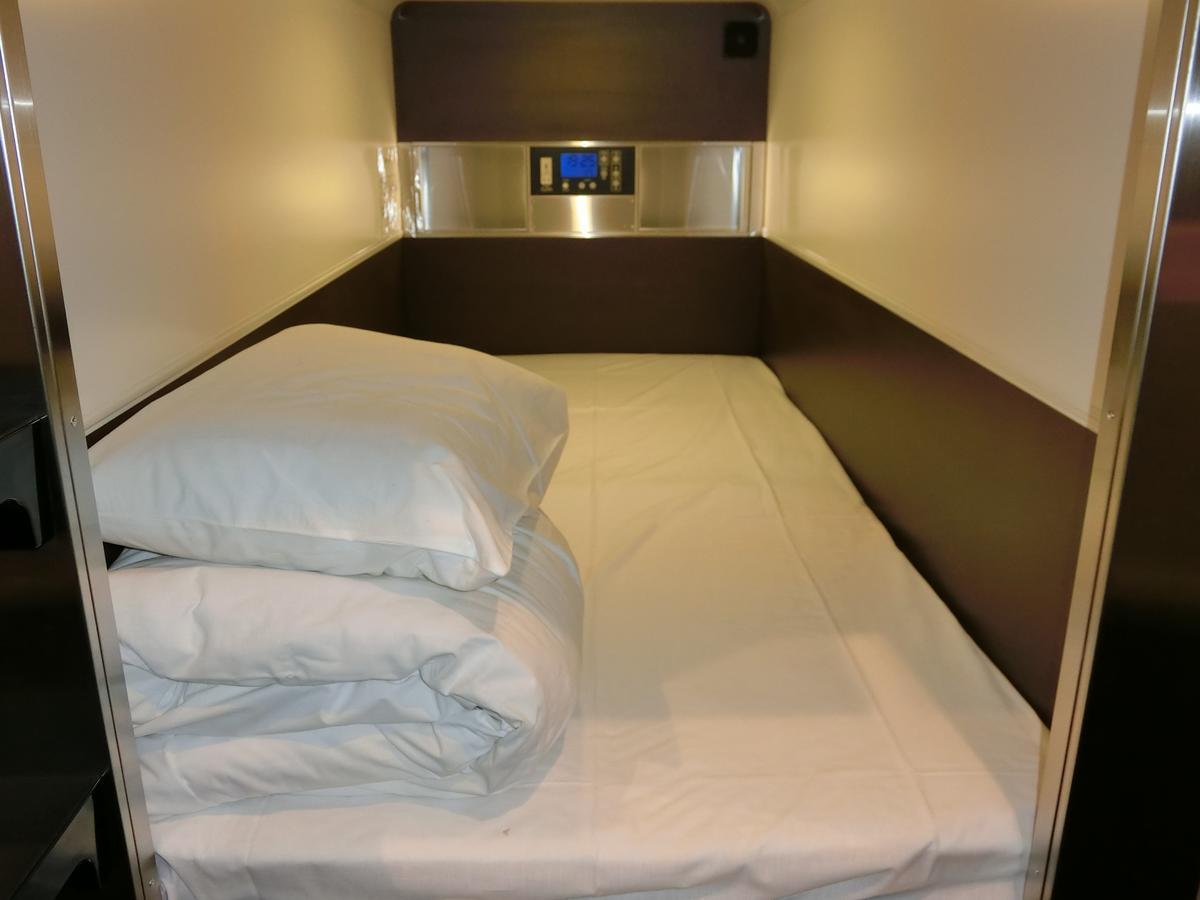 Capsule Hotel Valie Ebisucho Осака Экстерьер фото