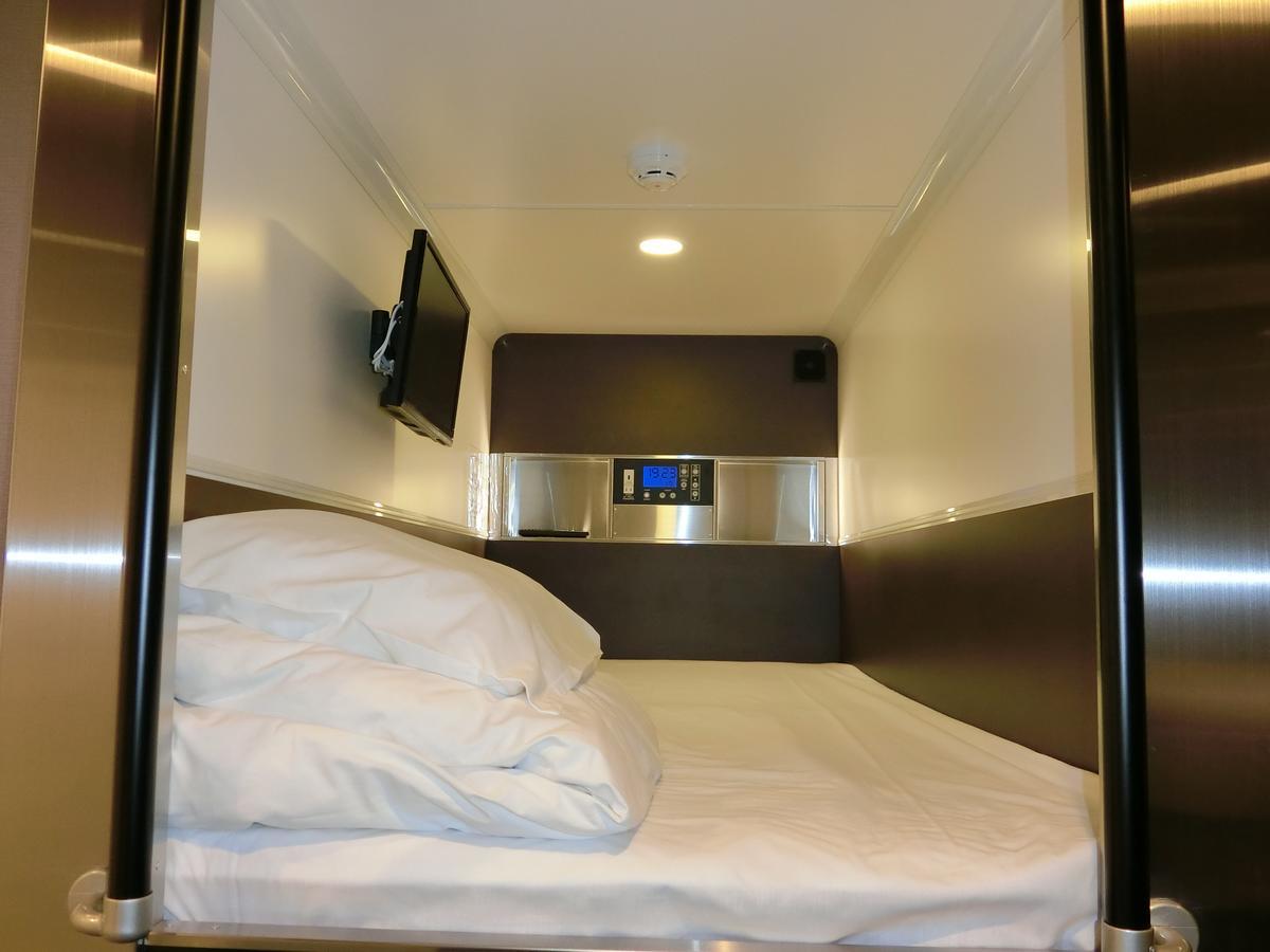 Capsule Hotel Valie Ebisucho Осака Экстерьер фото